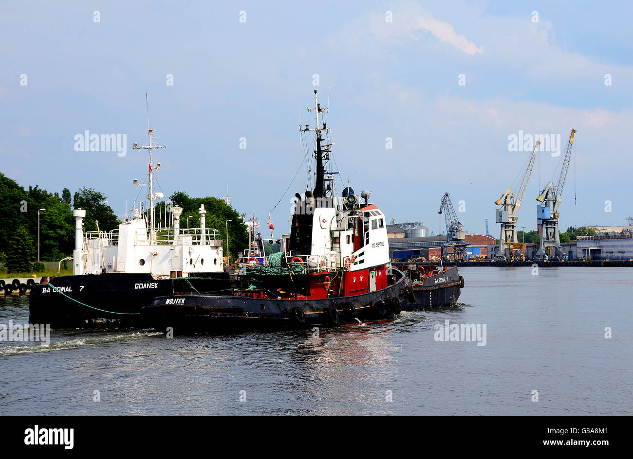 Nave che entra nel porto di Danzica Polonia Pomerania occidentale Foto Stock