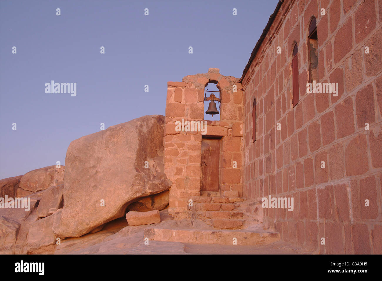 Il monte Sinai, greco-ortodossa cappella sul vertice di luce della sera, Sinai, Egitto Foto Stock