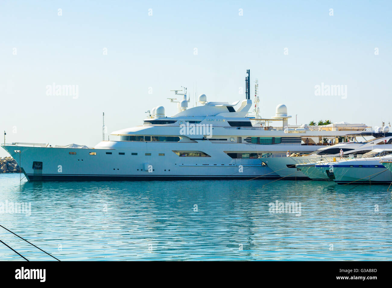 Marbella, Spagna 3 Settembre 2014: Lady Haya famoso yacht di lusso famiglia reale saudita arriva alla porta su settembre 3, 2014 a mar Foto Stock