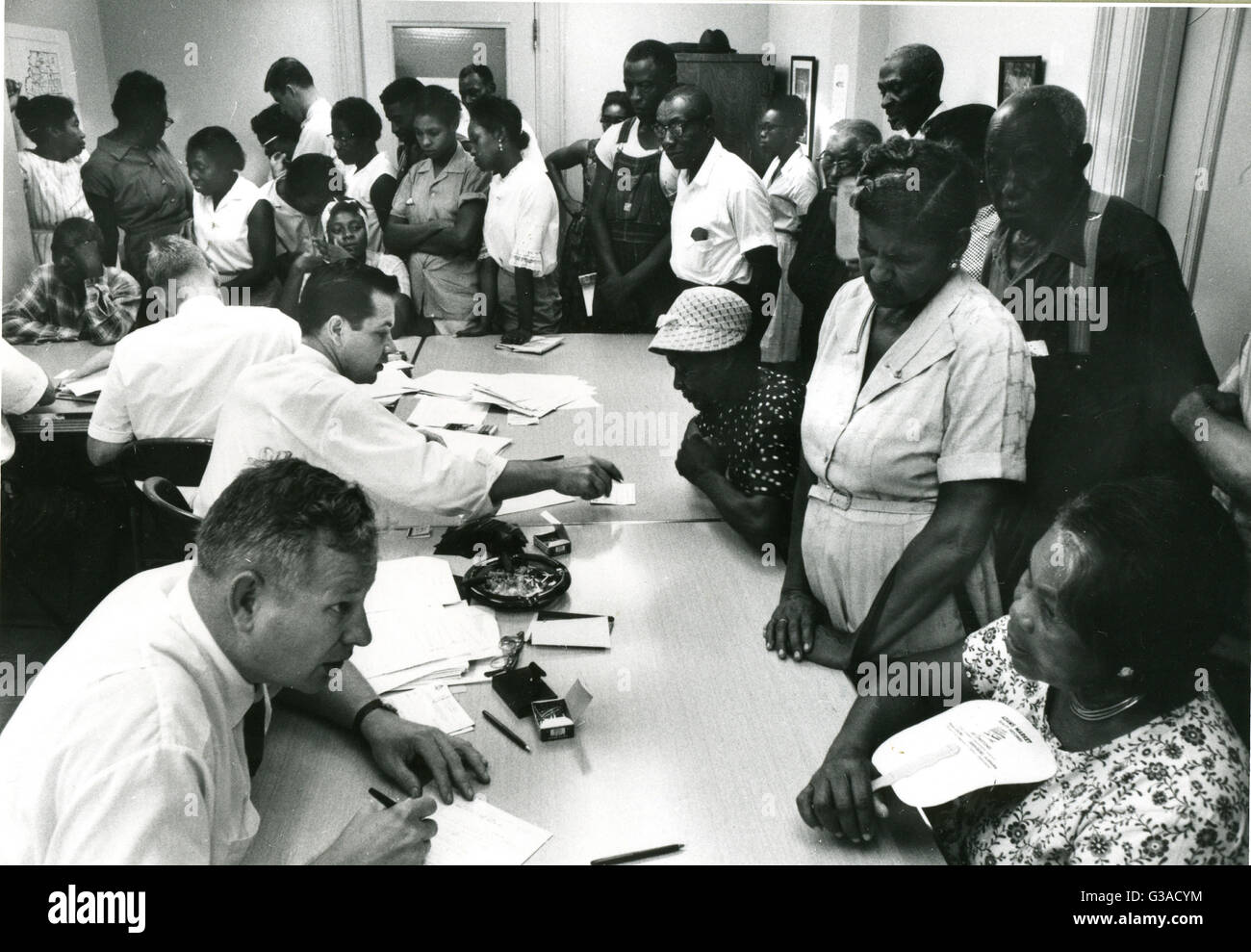Afro-americani alla registrazione al voto. Foto Stock