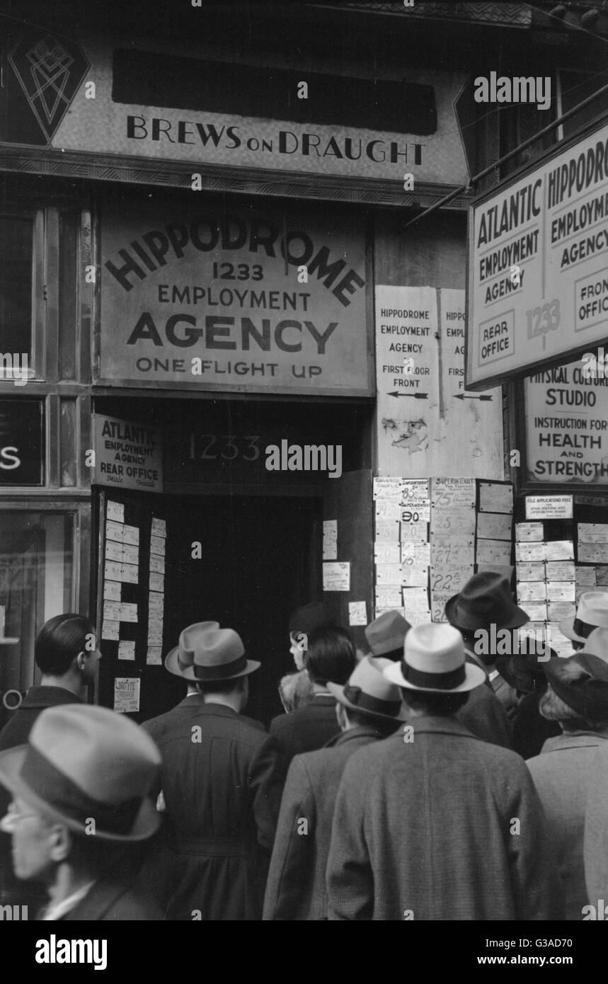 Agenzia di collocamento, sesta Avenue, New York New York. Data 1937 Dic. Foto Stock