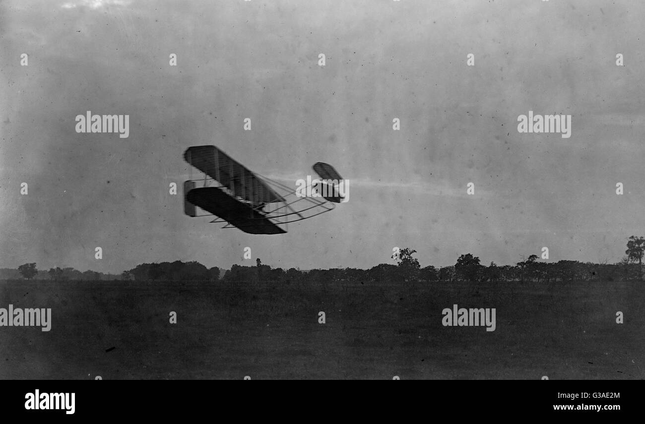 Vista laterale del volo 45, Orville volando a destra vicino a. Foto Stock