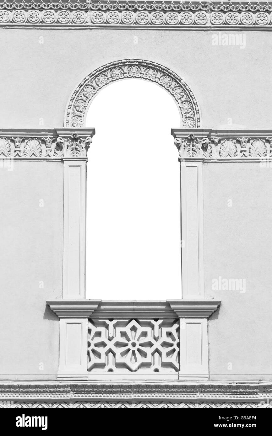 Decorate porta francese di un Italiano villa neoclassica con copia spazio interno adatto come una cornice o telaio. Foto Stock