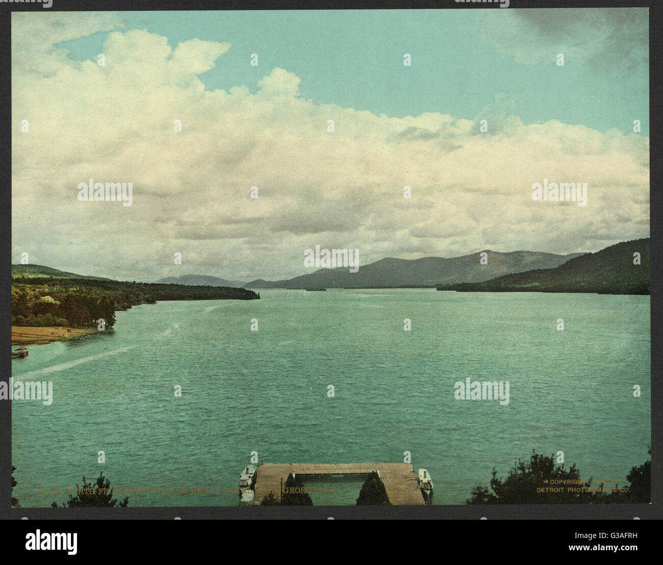 A nord dal Fort William Henry Hotel, Lake George, N.Y. Foto Stock