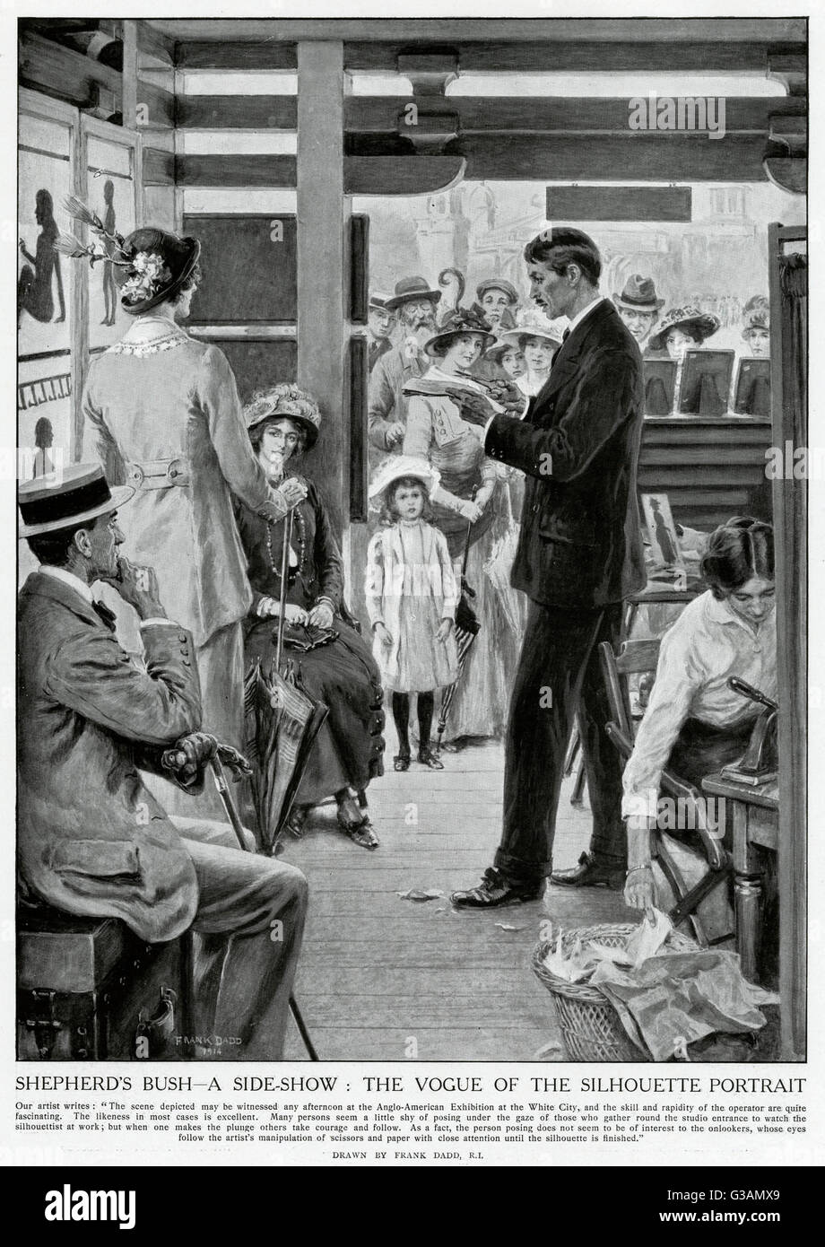 Un lato mostra a Shepherd's Bush - una silhouette artista all'anglo-americano mostra alla Città Bianca dimostra la sua arte mediante taglio di un ritratto di una donna seduta mentre una folla al suo ingresso in studio per guardare. Data: 1914 Foto Stock
