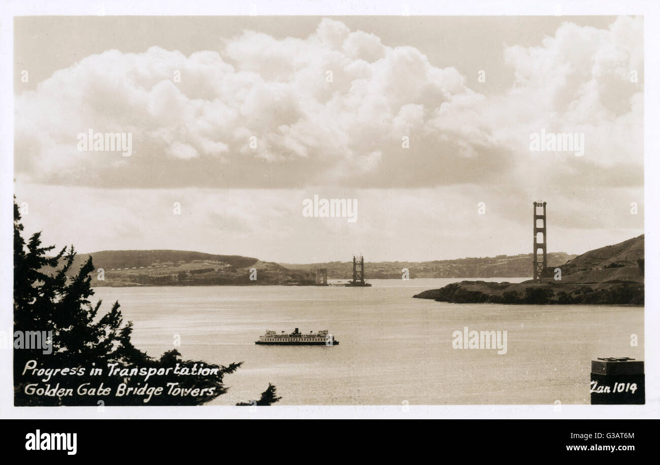 Golden Gate Bridge in costruzione, San Francisco, California, Stati Uniti d'America -- le torri in luogo. Data: circa 1934 Foto Stock