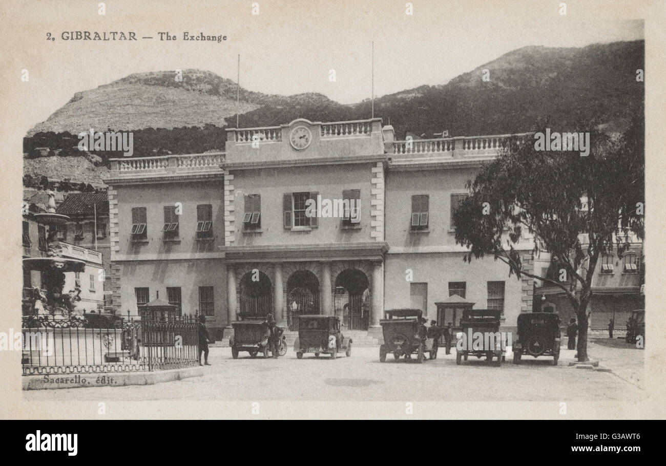 Lo scambio, Gibilterra, con auto parcheggiata di fronte. Data: circa 1910 Foto Stock