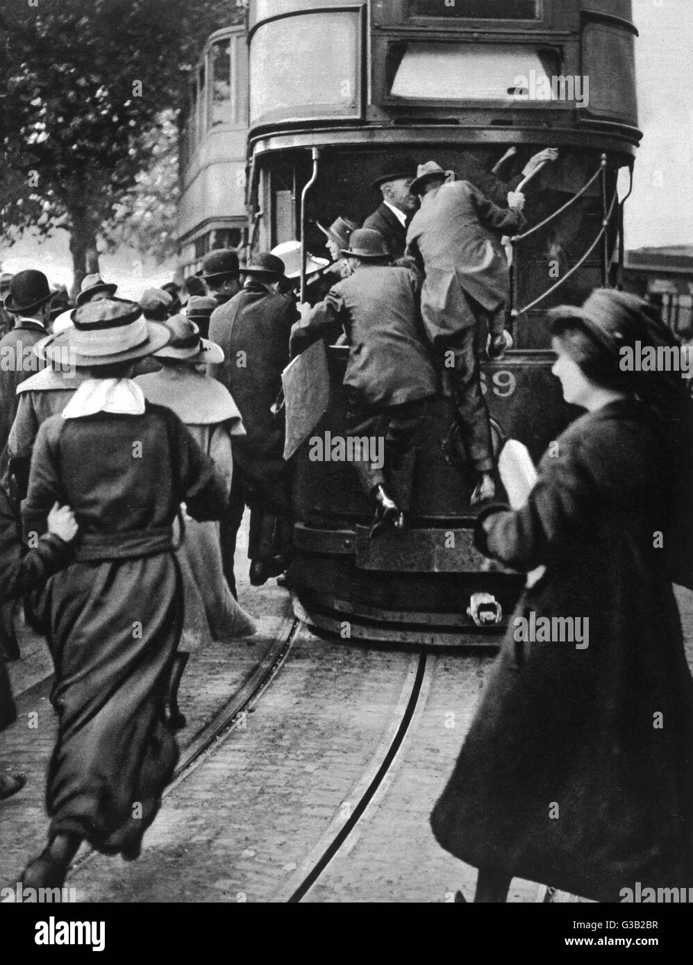 Grande sciopero ferroviario, tram affollato 1919 Foto Stock