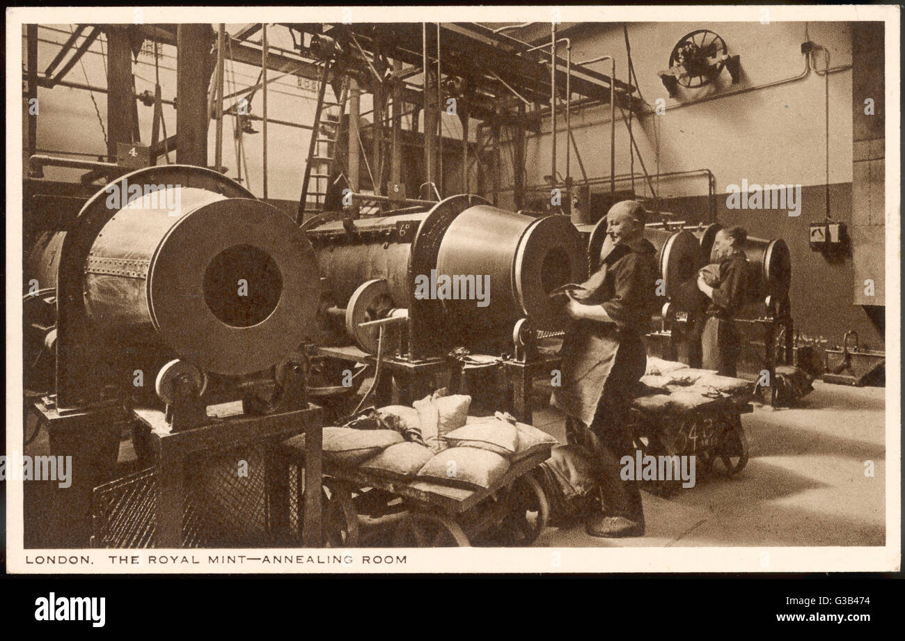 La ricottura rotante camera, dove gli sbozzati vengono ammorbidite nel red hot forni. Data: circa 1910 Foto Stock