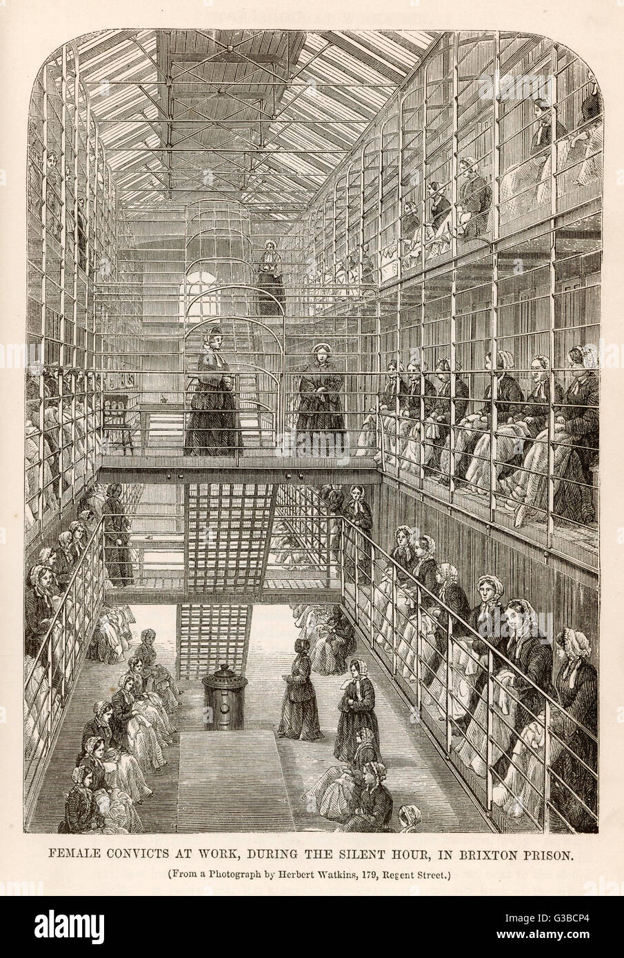 Carcerati femmina durante la silenziosa ora alla prigione di Brixton, Londra. Tutti i prigionieri erano tenuti a sedersi tranquillamente al di fuori della loro cella. Data: 1862 Foto Stock