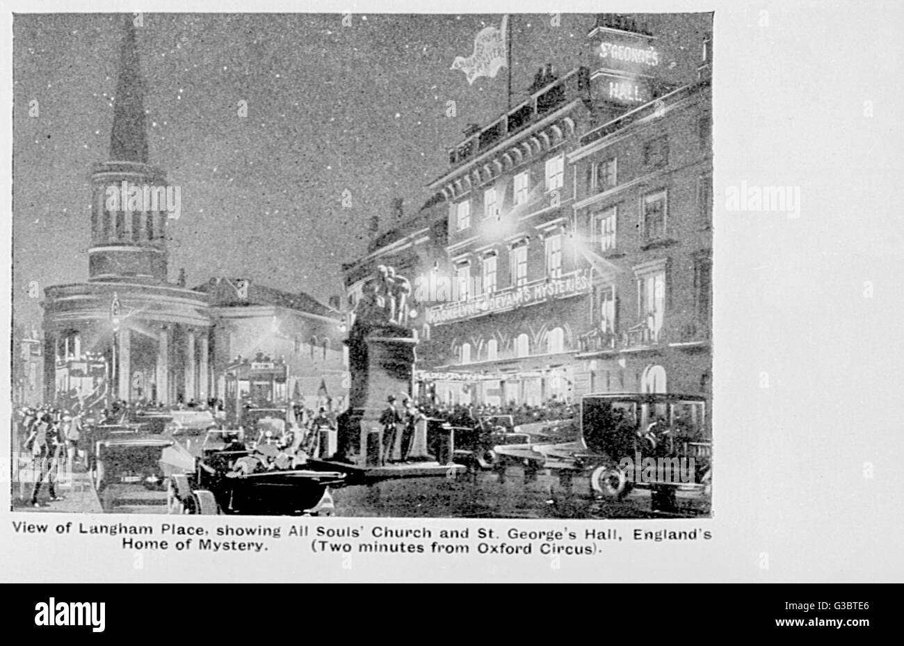 Vista di Langham Place, Londra, di notte Foto Stock