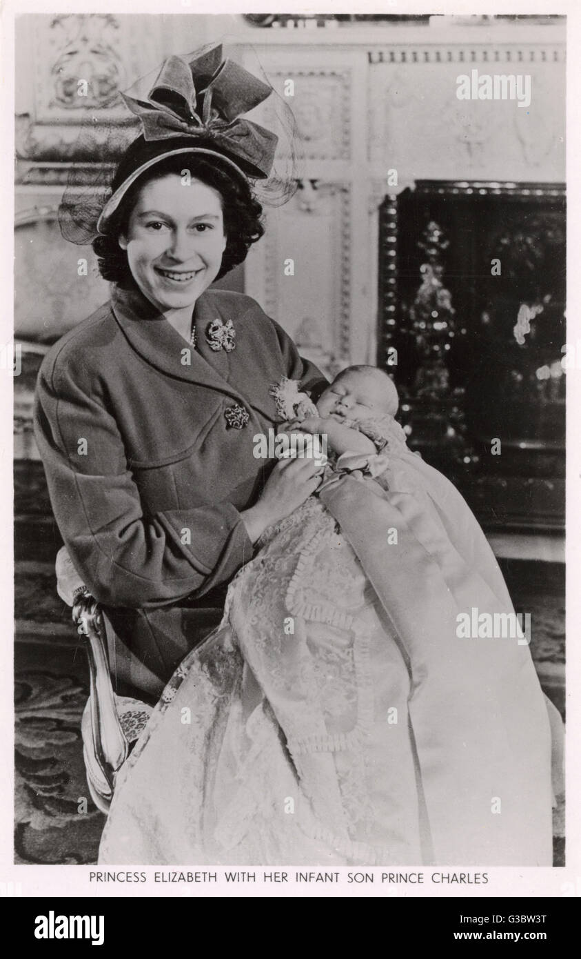 La Principessa Elisabetta (più tardi la Regina Elisabetta II) con figlio neonato il Principe Carlo (nato a Buckingham Palace il 14 novembre 1948). Data: 1948 Foto Stock