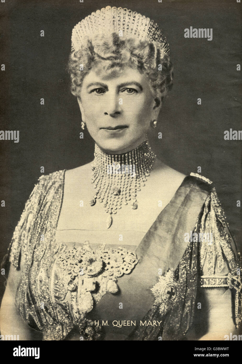Queen Mary di Teck, consorte del British King George VI nel 1914, all'età  37. Essa assomiglia al suo nipote, Queen Elizabeth II (BSLOC 2017 1 83 Foto  stock - Alamy