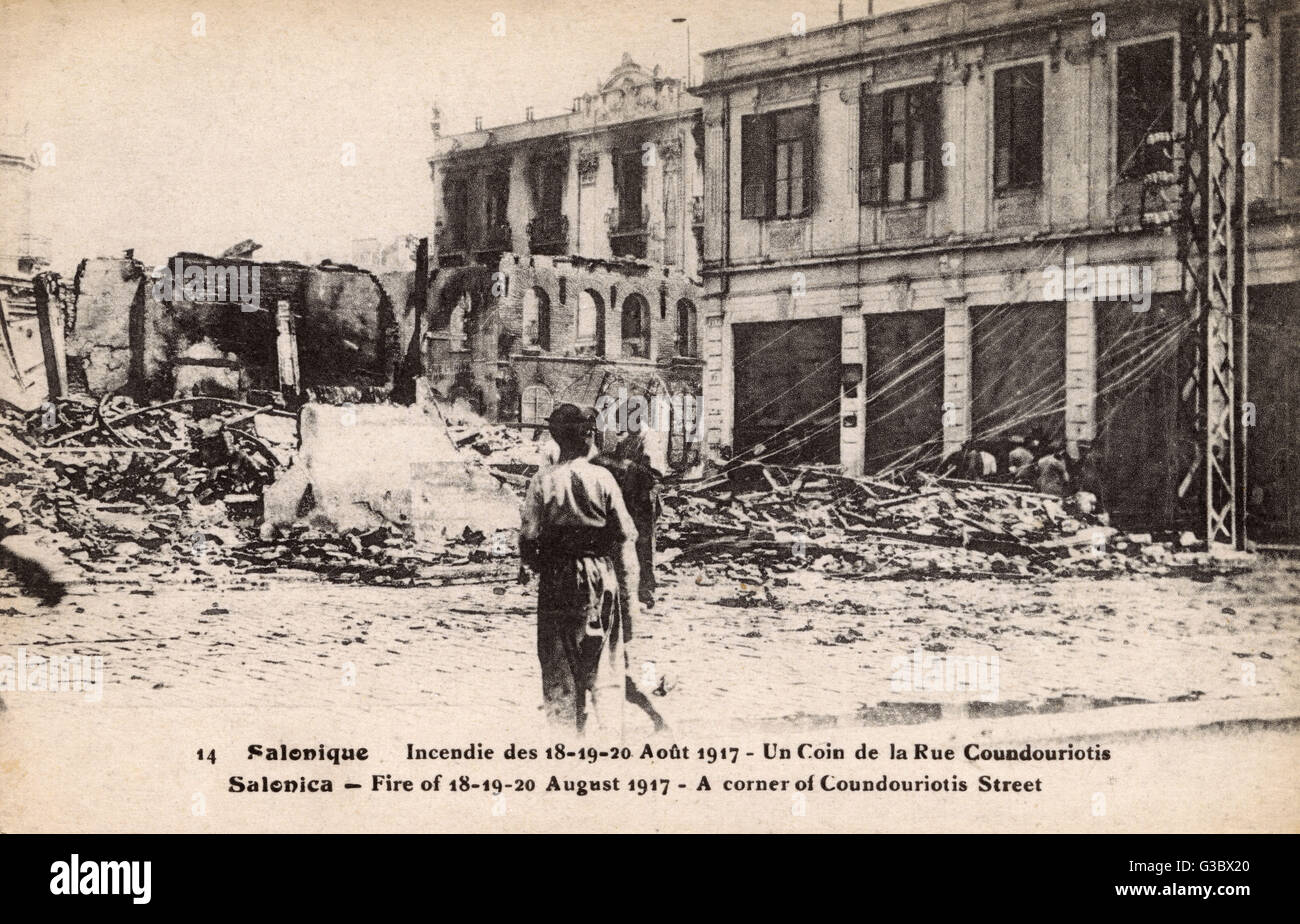 Il grande incendio che ha imperversato tra 18th-20th Agosto 1917 a Salonicco, Grecia. In 72 ore, 9500 case sono state distrutte che ha lasciato più di 70000 persone senzatetto. Una conseguenza del fuoco vide vicino alla metà della città la popolazione ebraica, le loro case e i loro Foto Stock
