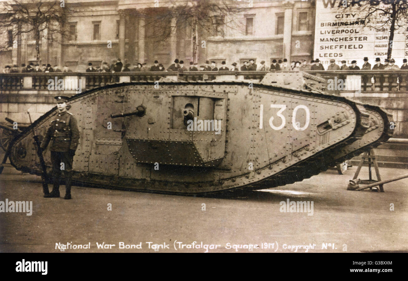 WW1 - Tank utilizzato in Piazza Trafagar per vendere titoli di guerra Foto Stock