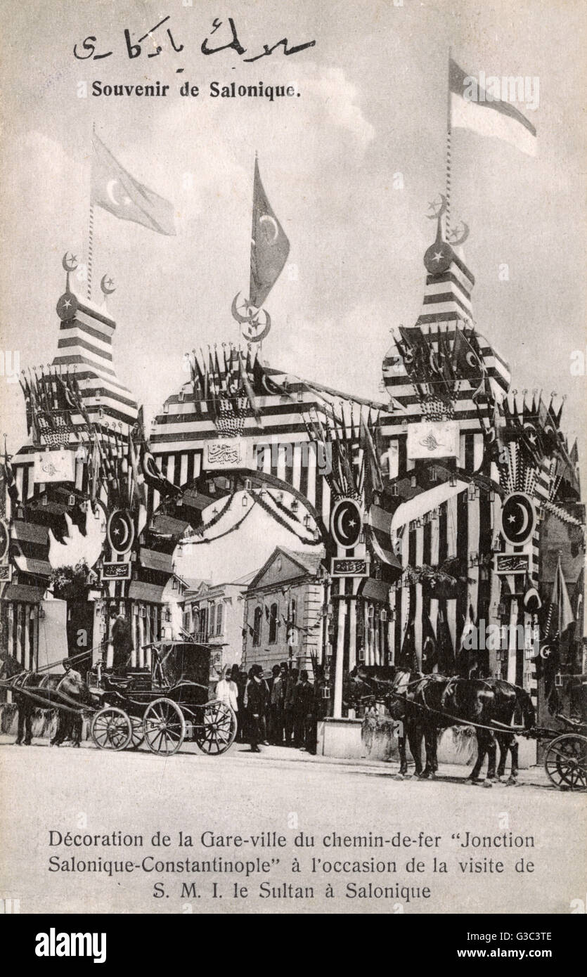 Decorazione del terminus ferroviario Arco (dell'Constantinople-Salonika ferroviario), Thessaloniki - in occasione di una visita del turco ottomana Sultan Mehmed V Reshad nel 1912 (cfr.: 10280128). Data: 1912 Foto Stock