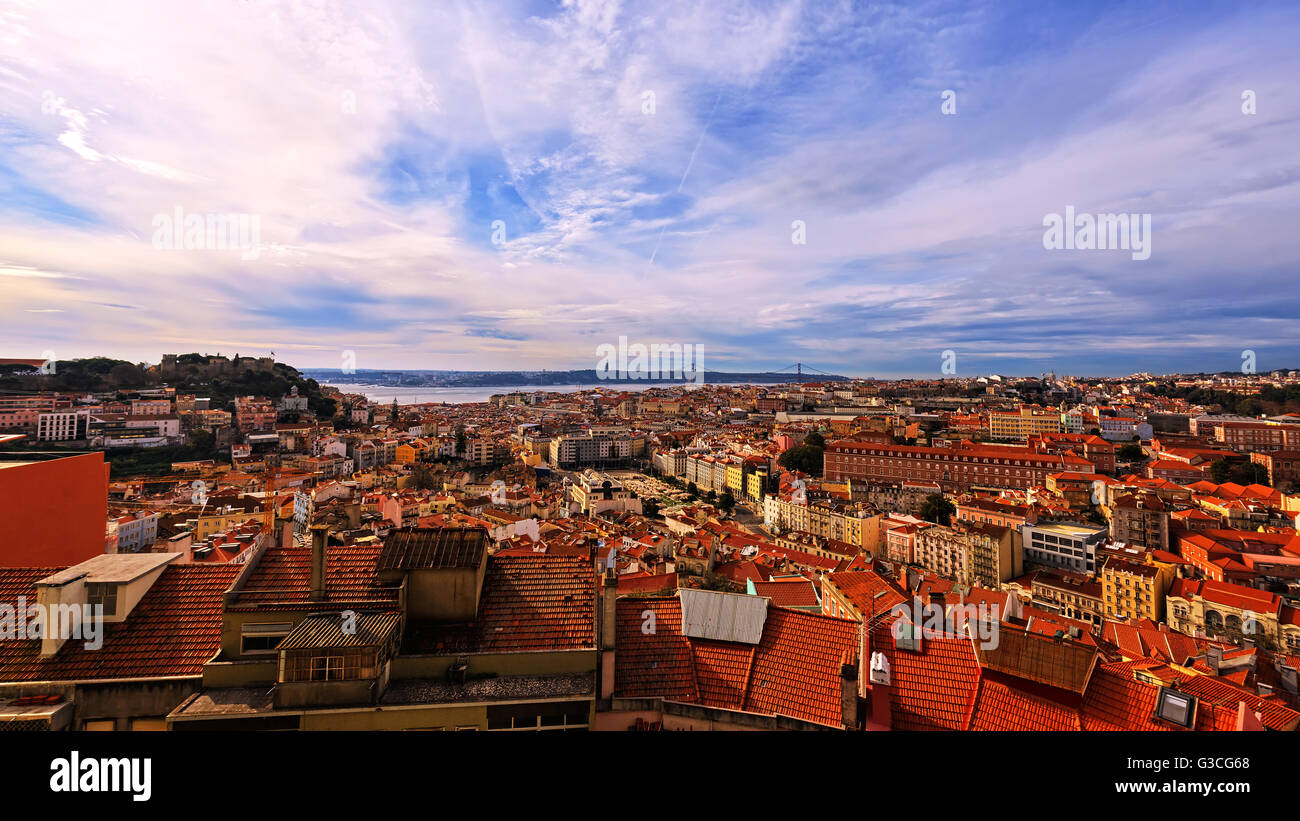 Vista di Lisbona, Portogallo. HDR - High Dynamic Range Foto Stock