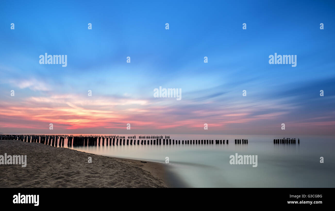 Baltic Beach al tramonto, una lunga esposizione Foto Stock
