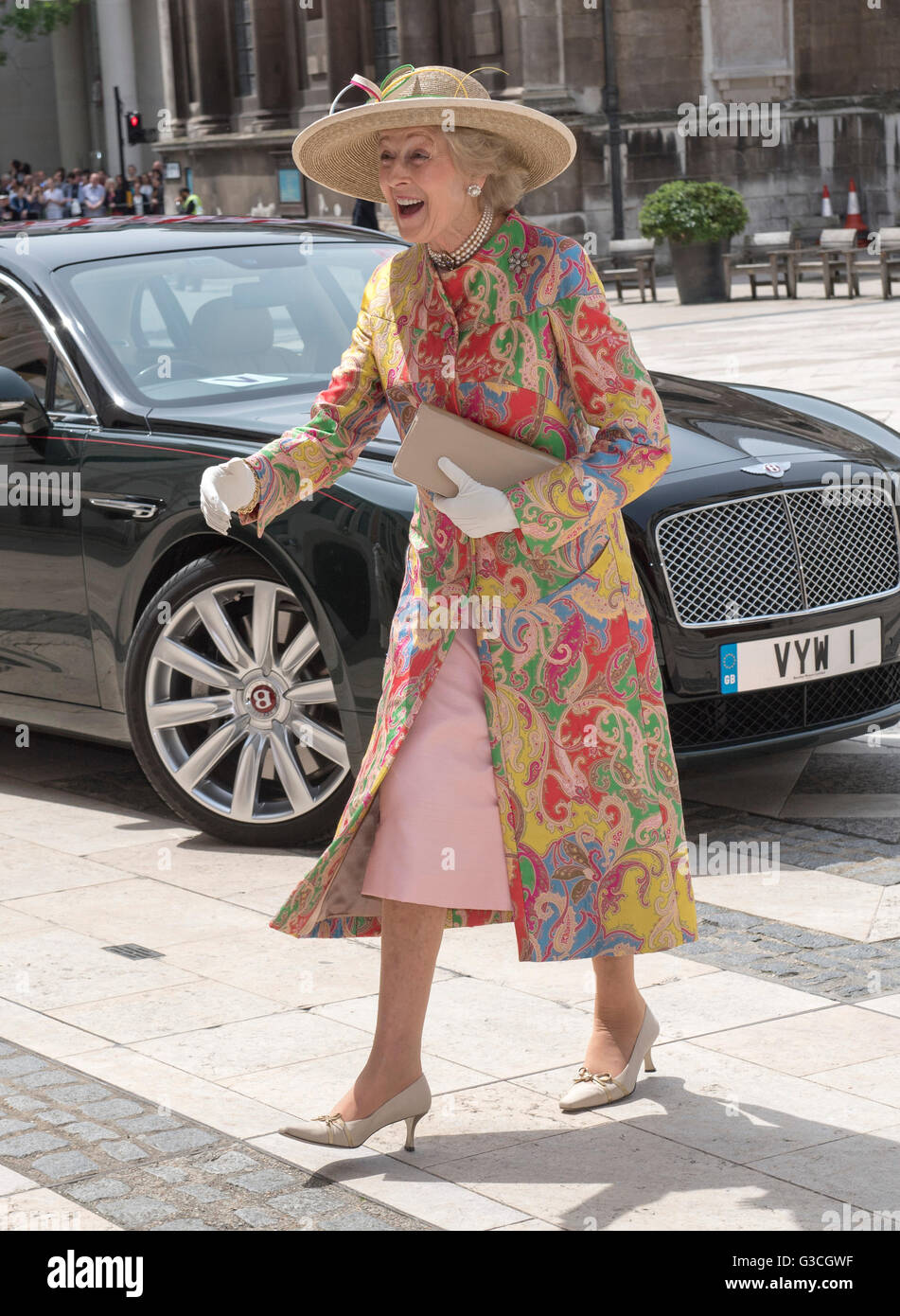 La principessa Alessandria arriva alla Guildhall di Londra per un ricevimento a seguito del servizio nazionale di ringraziamento nella Cattedrale di St Paul come parte della regina Elisabetta II è il novantesimo compleanno di eventi. Foto Stock