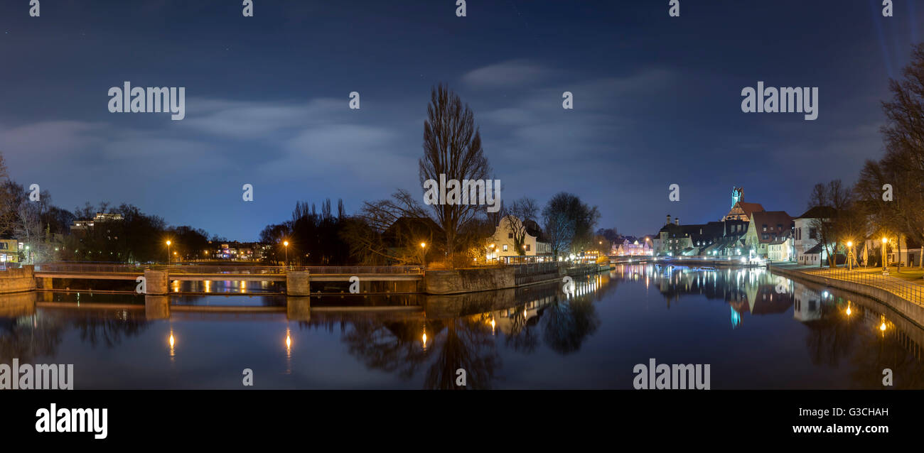 Landshut in serata, in Germania, in Baviera, Bassa Baviera, Ludwig weir, Weir, l'Isar, fiume, blu ora Foto Stock