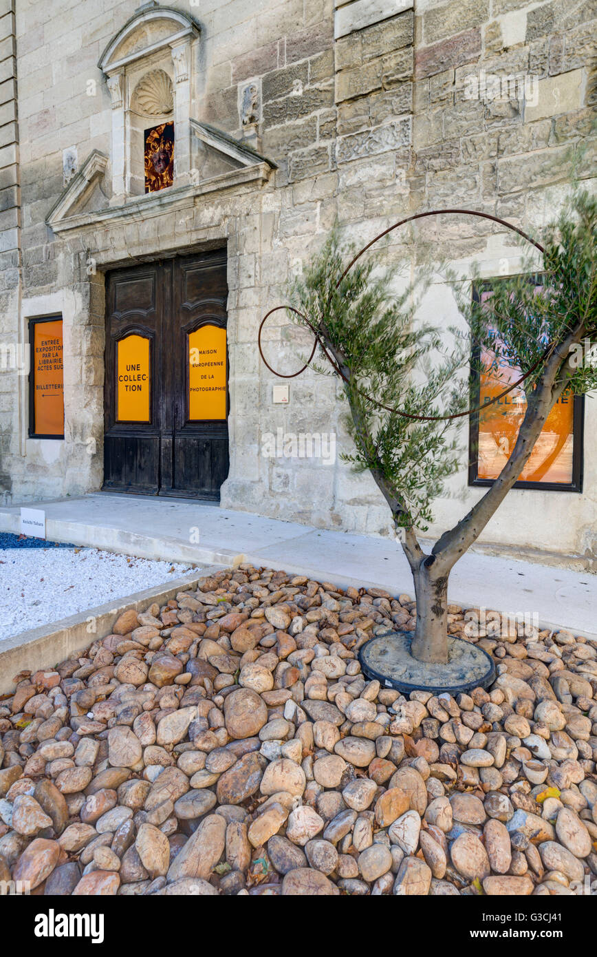 Installazione artwork da Keiichi Tahara, 2015, Maison Européenne de la Photographie di Arles, Bouches-du-Rhone, Provence-Alpes-Côte d'Azur, in Francia meridionale, Francia, Europa Foto Stock