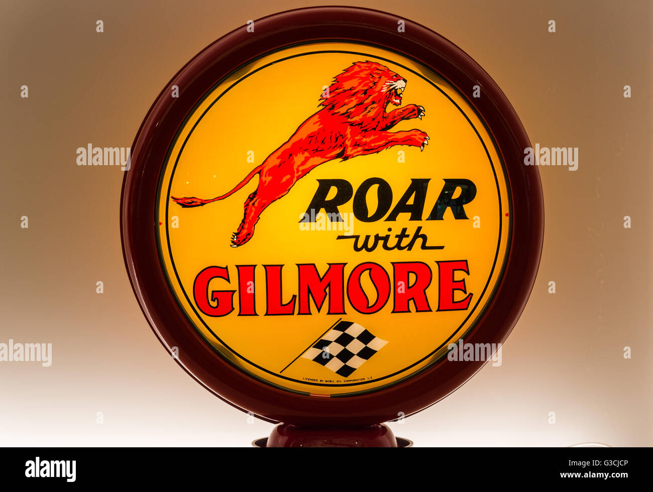 Globo di vetro per Gilmore vintage Red Lion pompa del gas nel display. Foto Stock