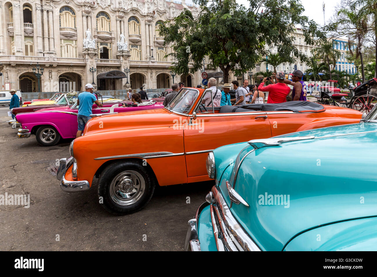 Auto d'epoca, Teatro Grande di La Habana, il Gran Teatro de la Habana, Havana, La Habana, Cuba, la Repubblica di Cuba, Antille Maggiori dei Caraibi Foto Stock