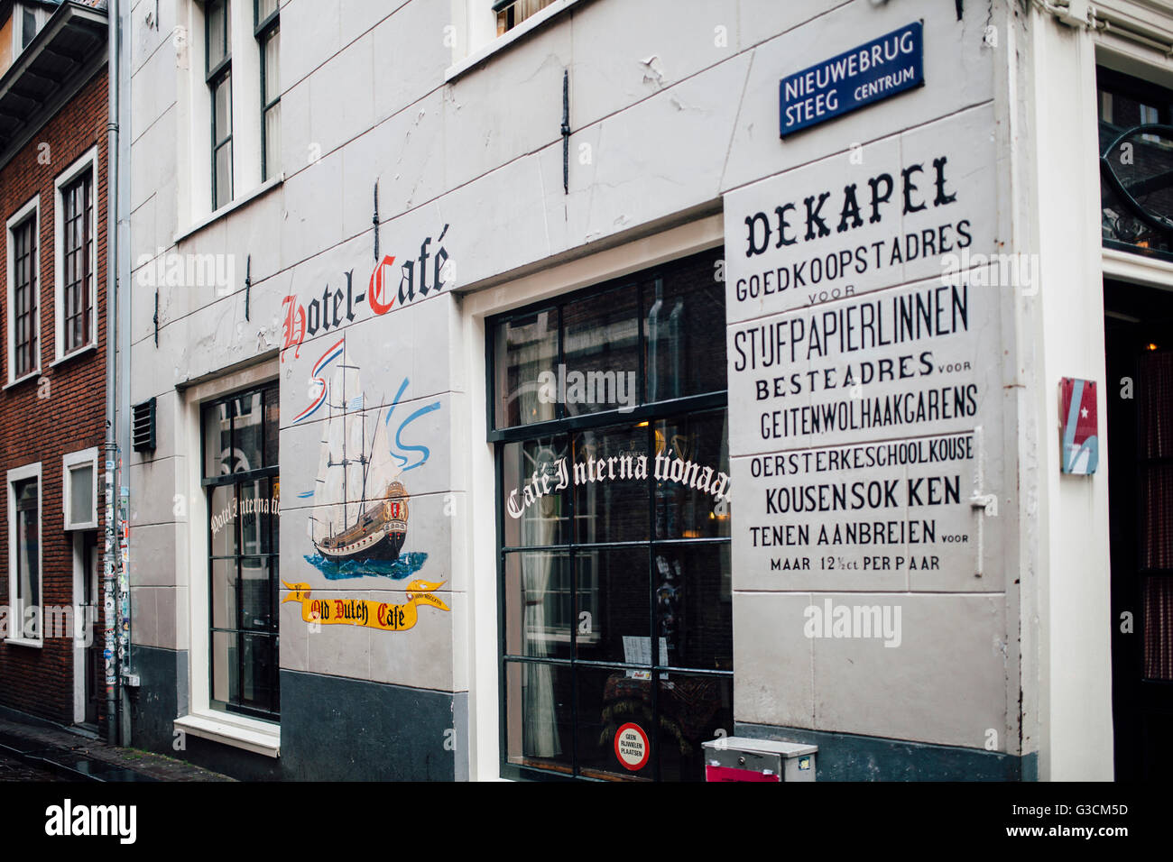 Café nel centro di Amsterdam, con murale, Foto Stock