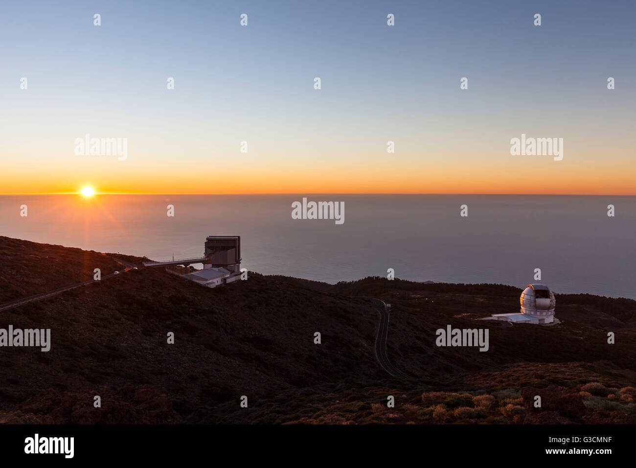Telescopio Nazionale Galileo (TNG) e Gran Telescopio Canarias (GTC), Osservatorio Roque de los Muchachos, La Palma Isole Canarie Spagna, Europa Foto Stock