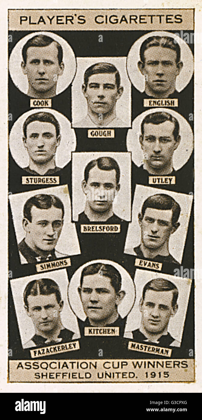 FA Cup vincitori nel 1915, Sheffield Regno. Sul retro di questa scheda si legge: "giocato a Manchester in un oscuro gloom molto in armonia con i dintorni associato con il secondo anno della Grande Guerra, la solita esuberante spiriti esposto presso tutti i Cup Fi Foto Stock