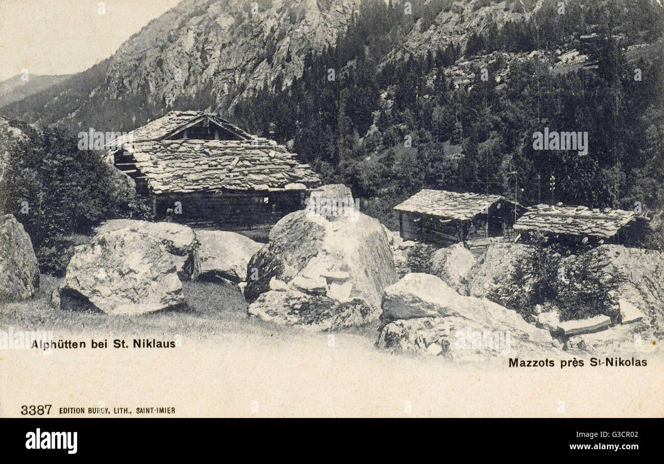 Rifugi alpini in legno vicino a St. Niklaus, Svizzera Foto Stock