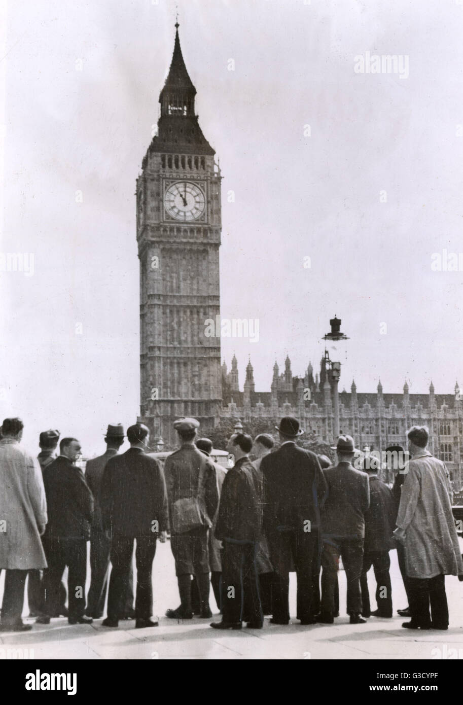 WW2 - Il momento esatto in cui la guerra è stata dichiarata in Gran Bretagna come l'orologio del Big Ben al di sopra della sede del parlamento di Londra spuntata oltre alle 11am domenica 3 settembre 1939, come il termine offerto di Adolf Hitler in Germania a ritirare dalla Polonia è scaduto. Con n Foto Stock