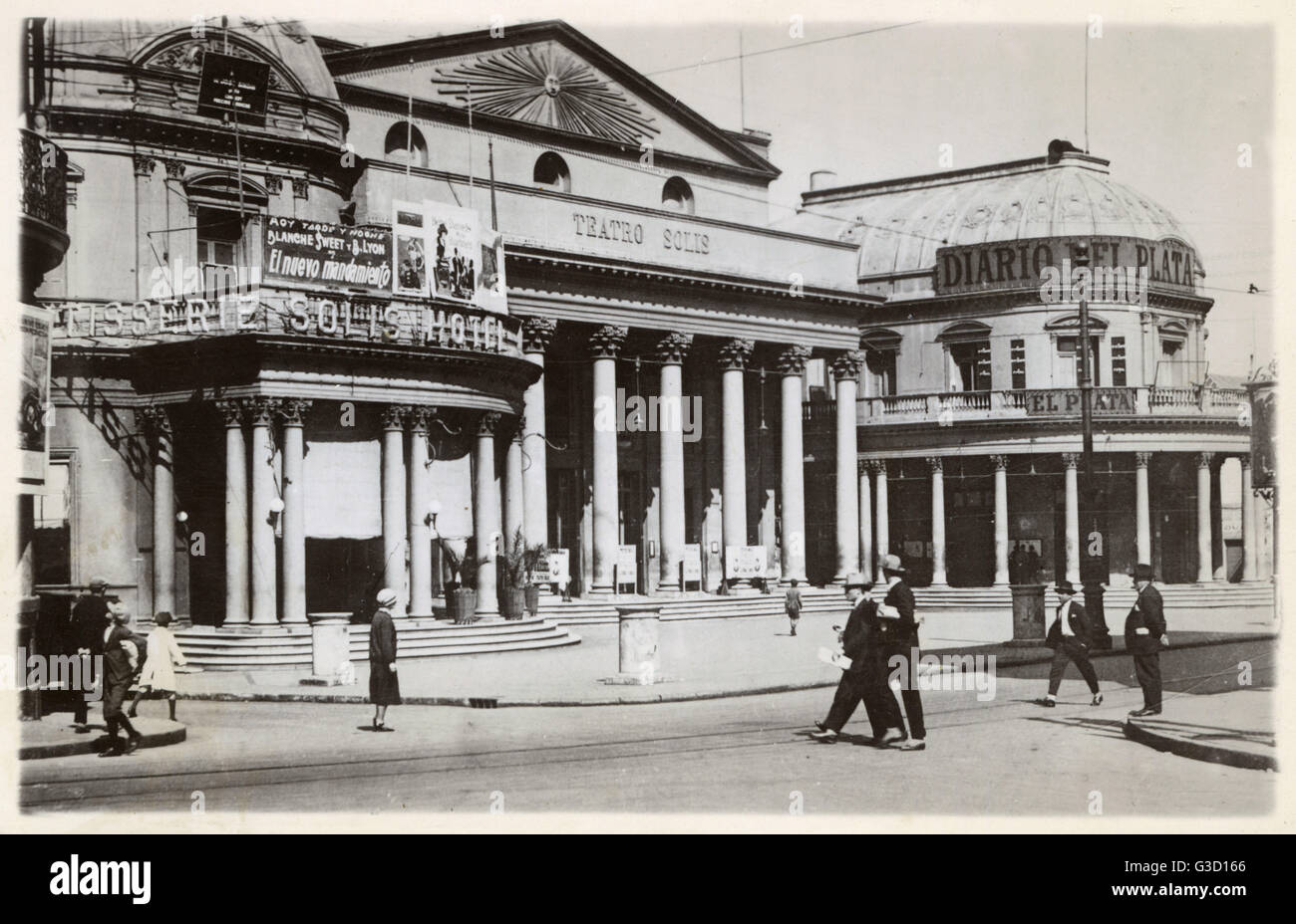 Hotel Solis, Teatro Solis (teatro e cinema) e Diario del Plata (giornale), Montevideo, Uruguay Sud America. Il cinema è che mostra la pellicola 1925 il comandamento nuovo che starring Ben Lyon e Blanche dolce. Data: circa 1925 Foto Stock