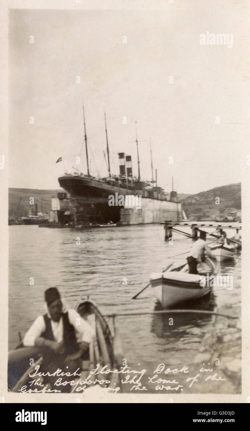 Molo galleggiante turco nel Bosforo Foto Stock