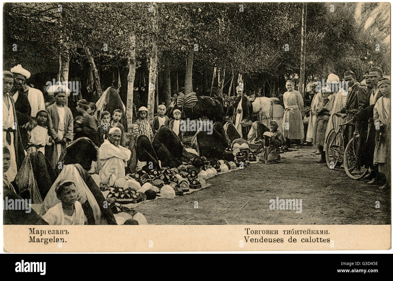 Uzbekistan - Margilan, regione di Faggana - venditori di cappelli di cranio Foto Stock