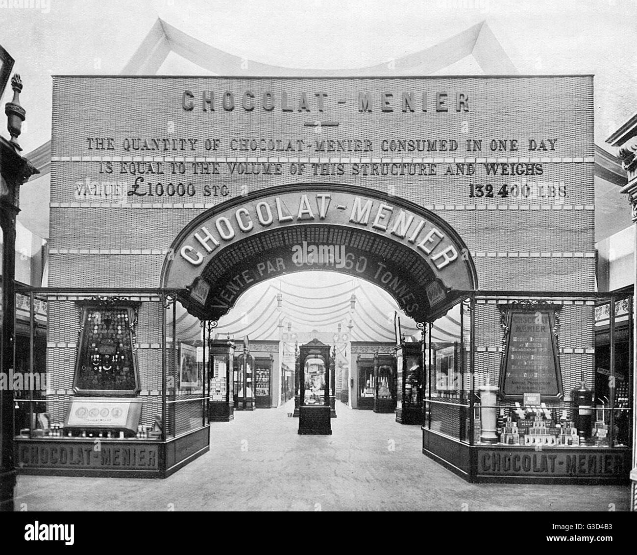 Fotografia del francese Menier padiglione di cioccolato in un opuscolo di souvenir per le esposizioni di franco-britannique, svoltasi a Città Bianca, West London. È stato sostenuto che la quantità di Chocolat-Menier consumate in un giorno era uguale al volume della struttura d Foto Stock