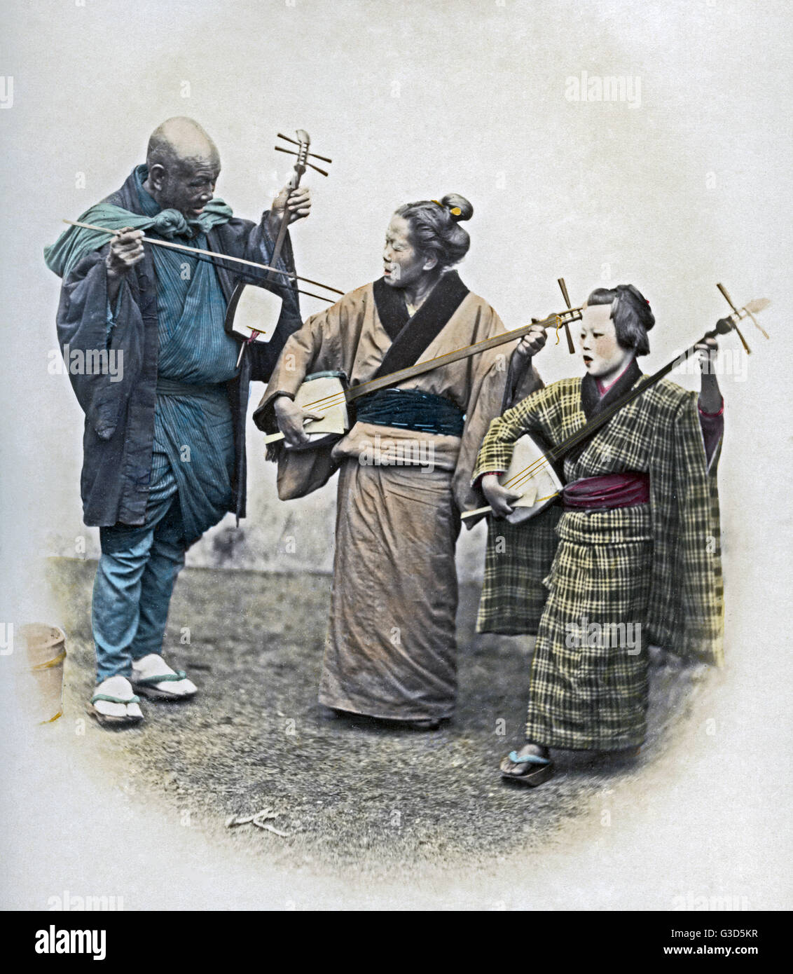 Musicisti di strada, Giappone, circa 1870 Foto Stock