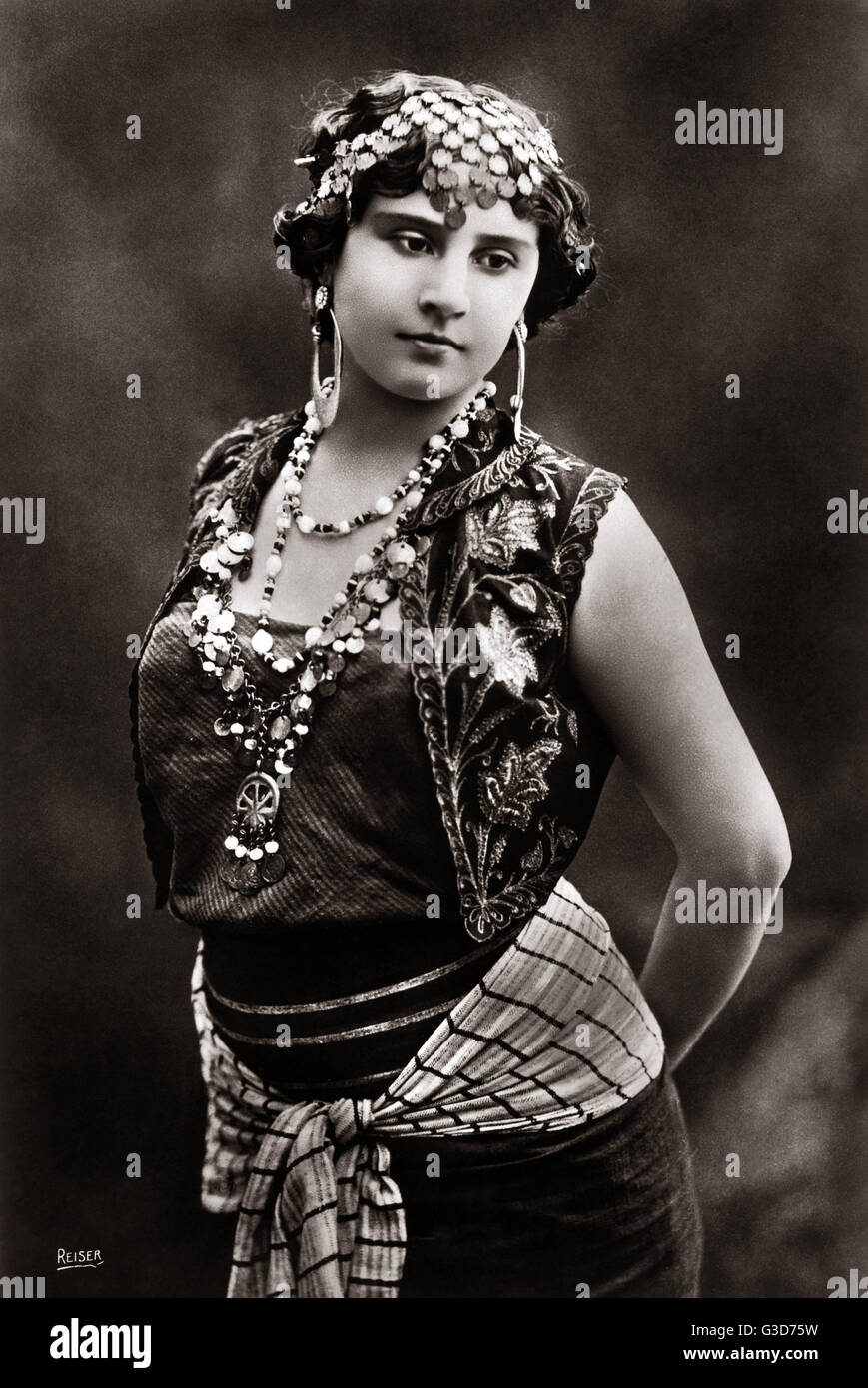 Giovane donna egiziana, Egitto, circa 1910 Foto Stock