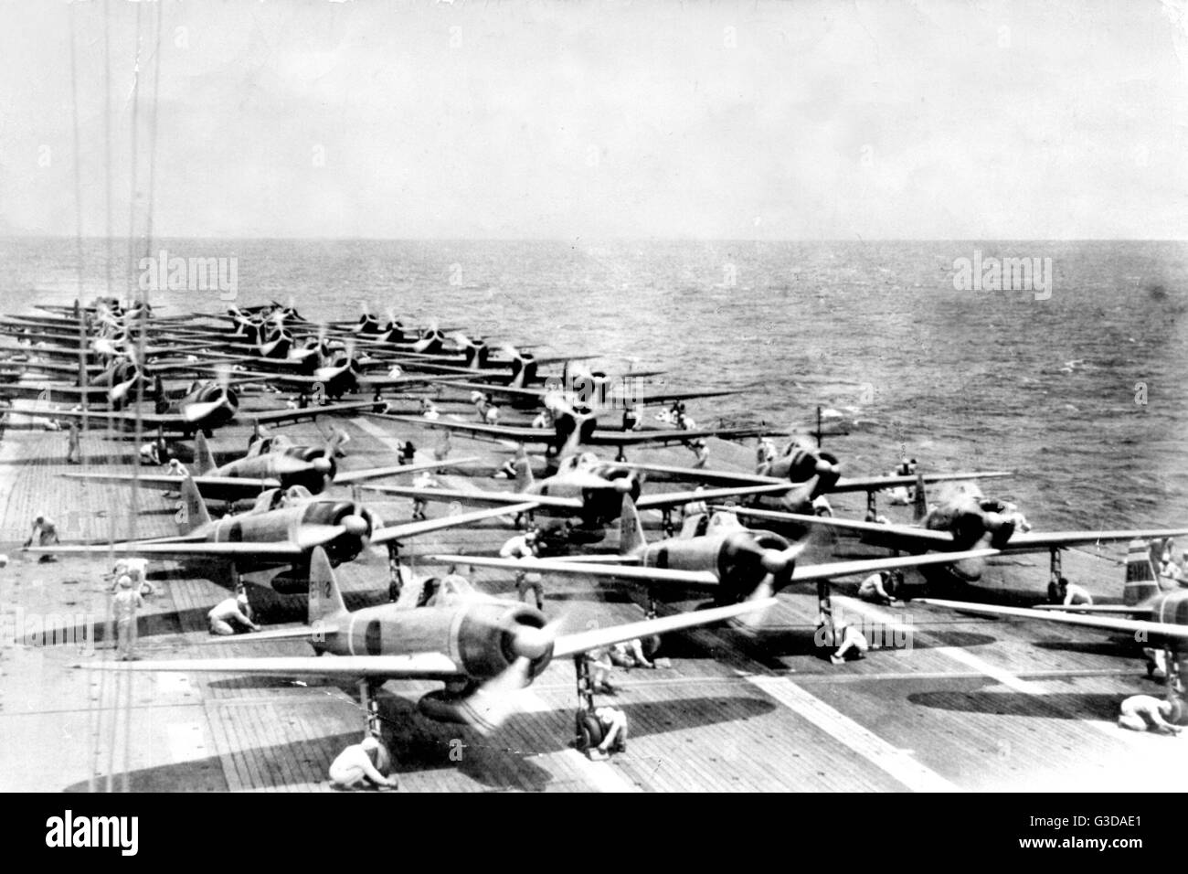 Zero giapponese aeromobile sul ponte della portaerei Akagi (Autoaffondato dopo la battaglia di Midway nel giugno 1942. circa 1942 Foto Stock