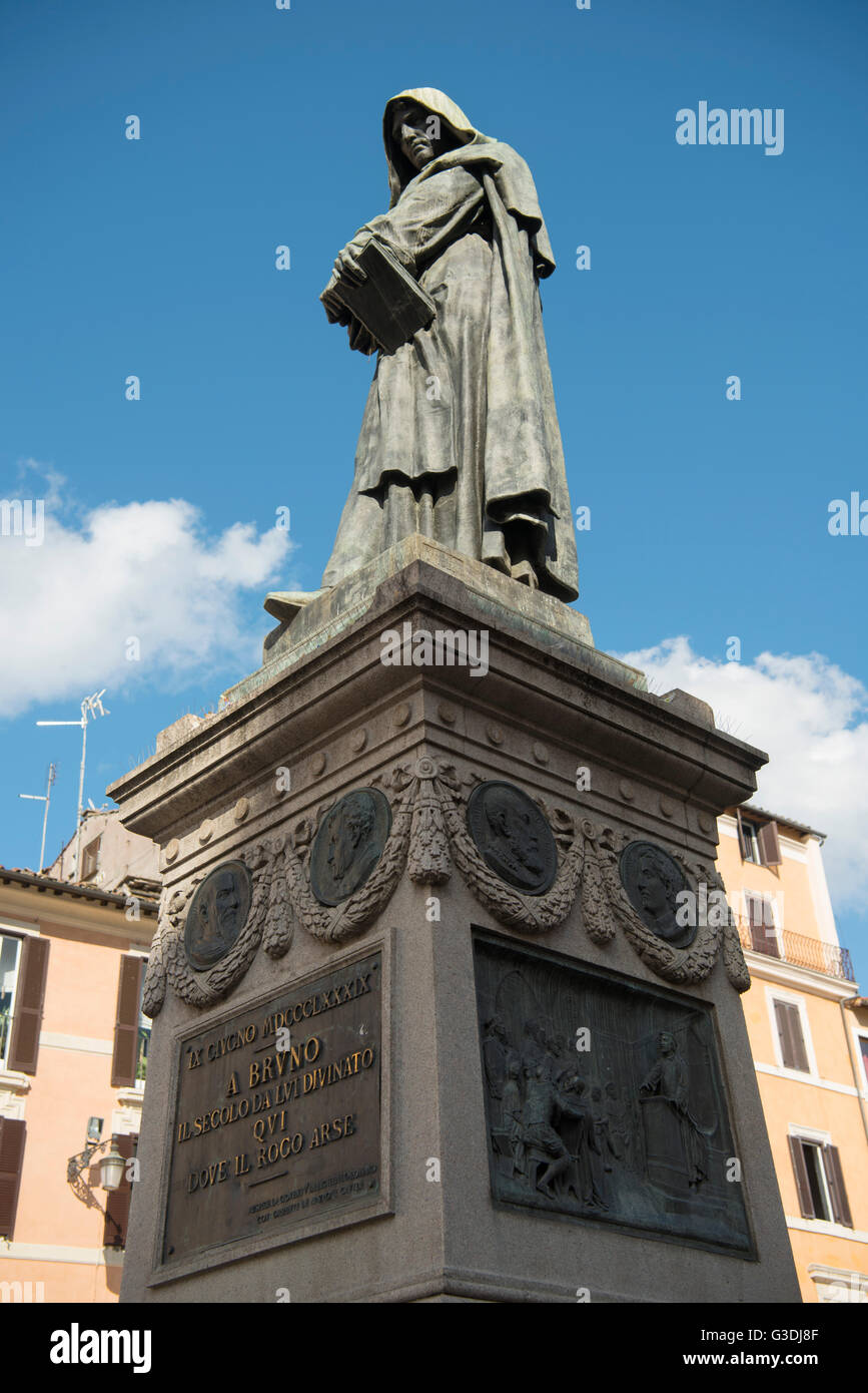 Italien, Rom, Campo de Fiori, Denkmal für Giordano Bruno, von Ettore Ferrari erbaut. Foto Stock