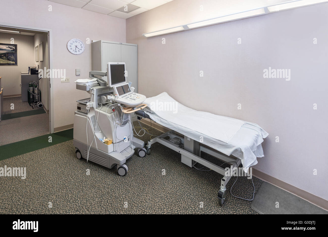 Macchina ad ultrasuoni nell'ufficio del medico Foto Stock