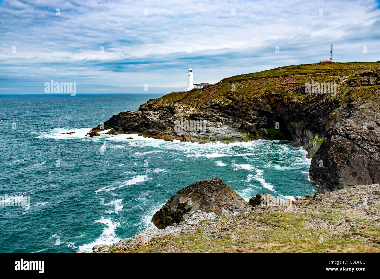 Trevose Head Lighthouse e maleodoranti Cove, North Cornwall, Regno Unito Foto Stock