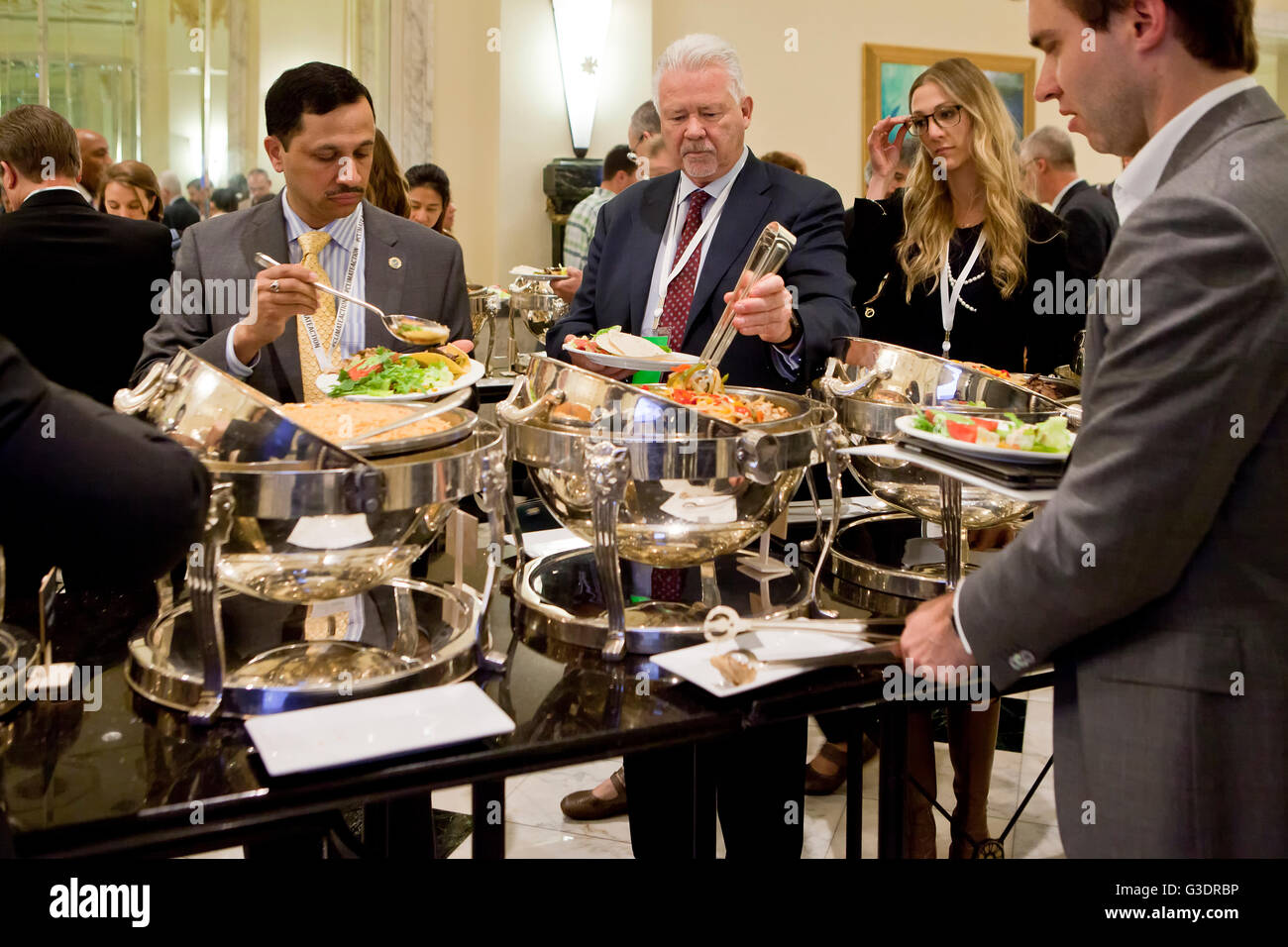 Hotel il pranzo a buffet linea durante un evento di business - USA Foto Stock