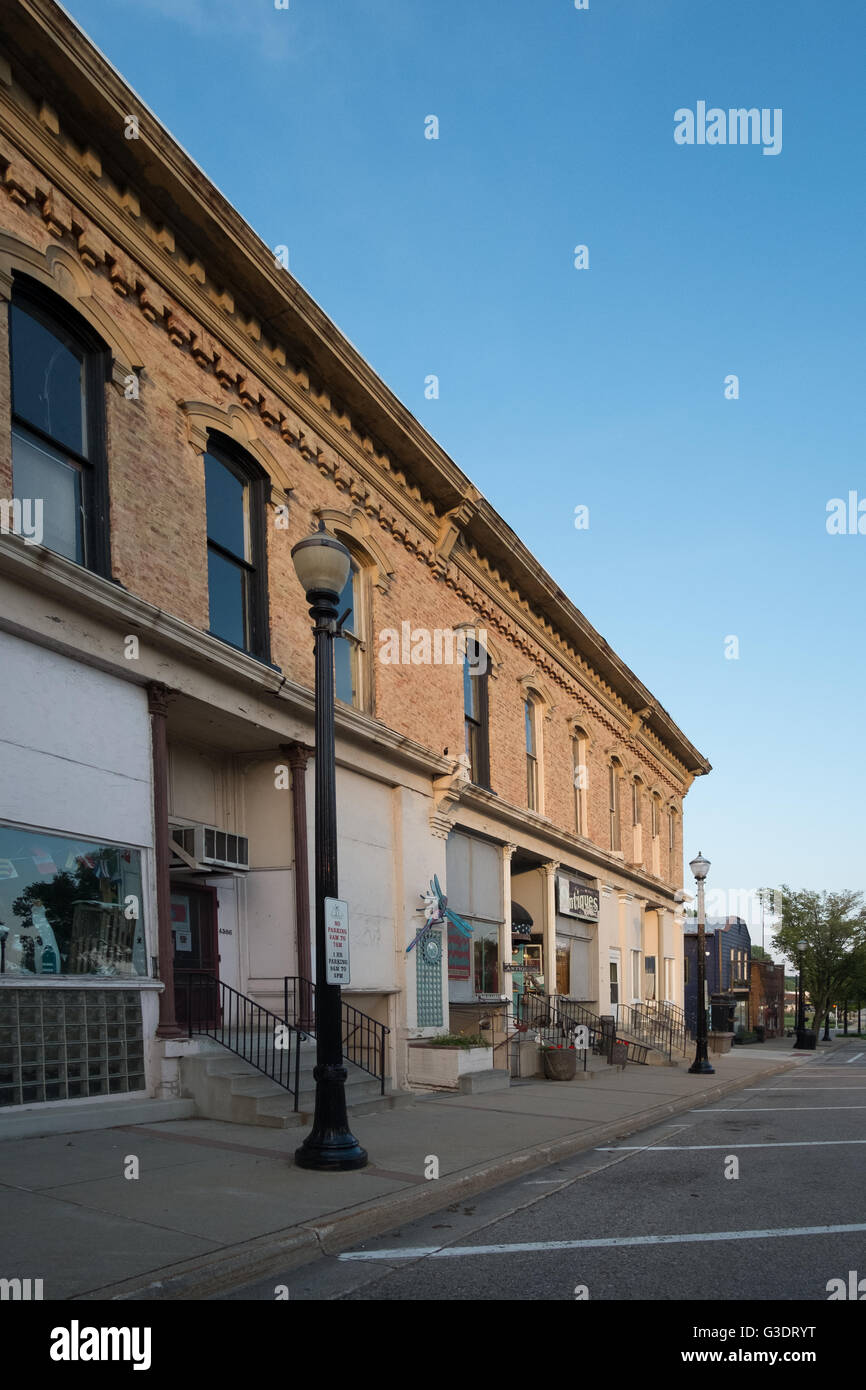 Negozi di antiquariato nel centro cittadino di Montague, Michigan STATI UNITI D'AMERICA. Foto Stock