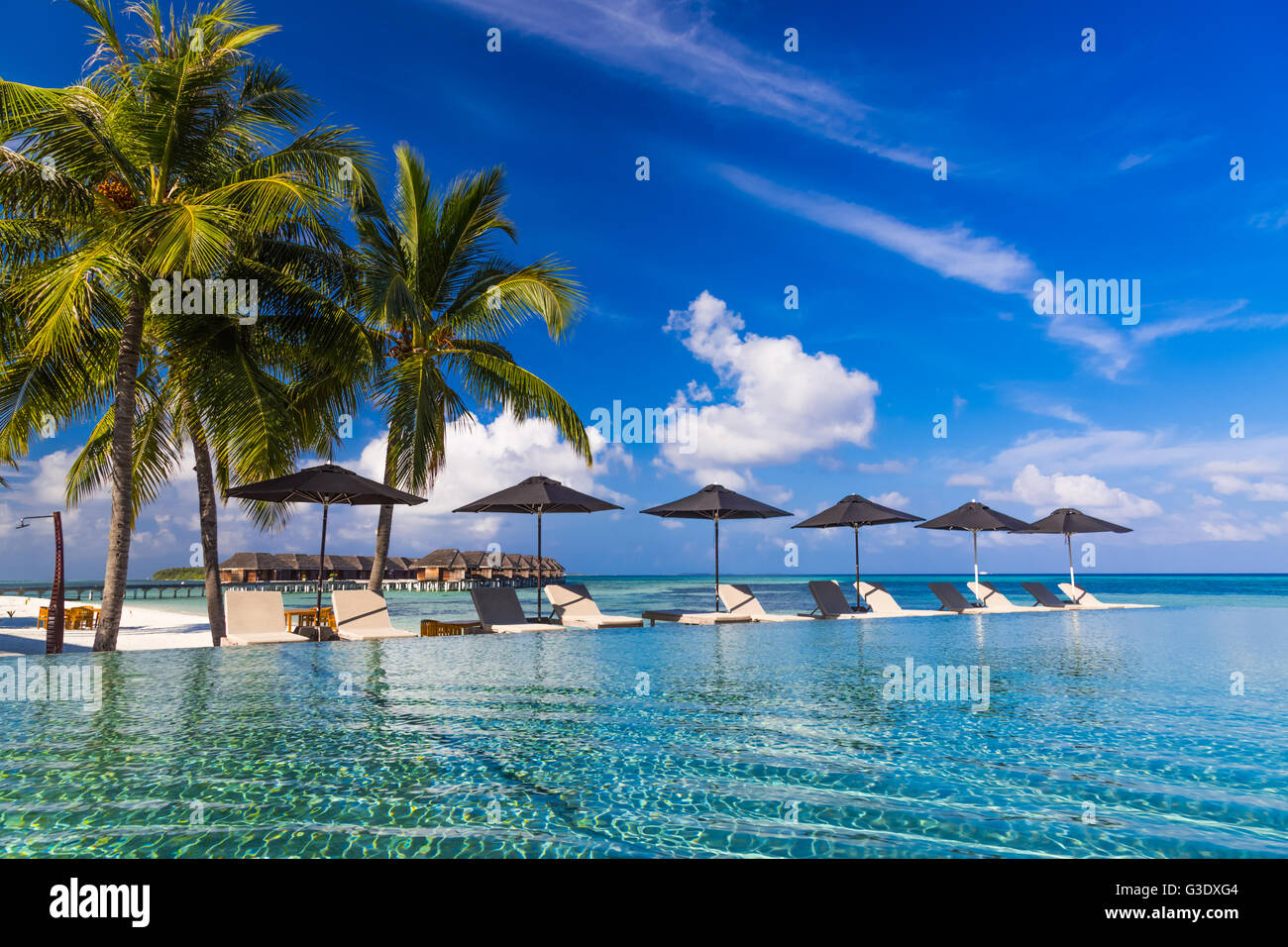 Bella spiaggia delle Maldive. Vacanze Estate concetto di viaggio. Foto Stock