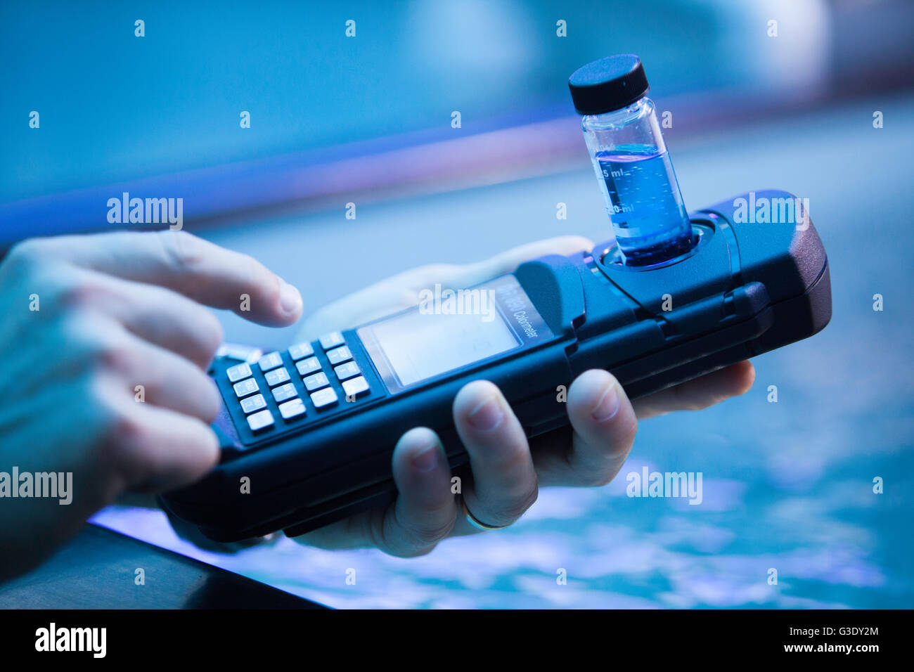Qualità dell'acqua test a Waikiki Aquarium Foto Stock