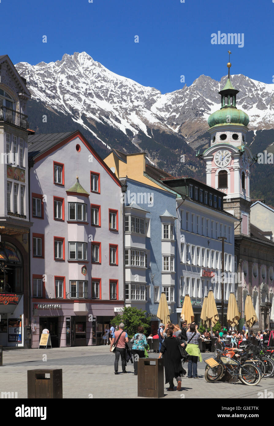 Austria, Tirolo, Innsbruck, Maria-Theresien St, persone Foto Stock