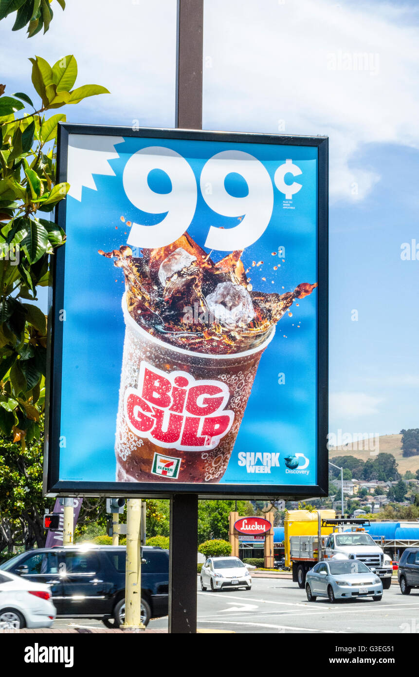 Slurpees e tazze in una 7-11 store di San Leandro in California Foto Stock