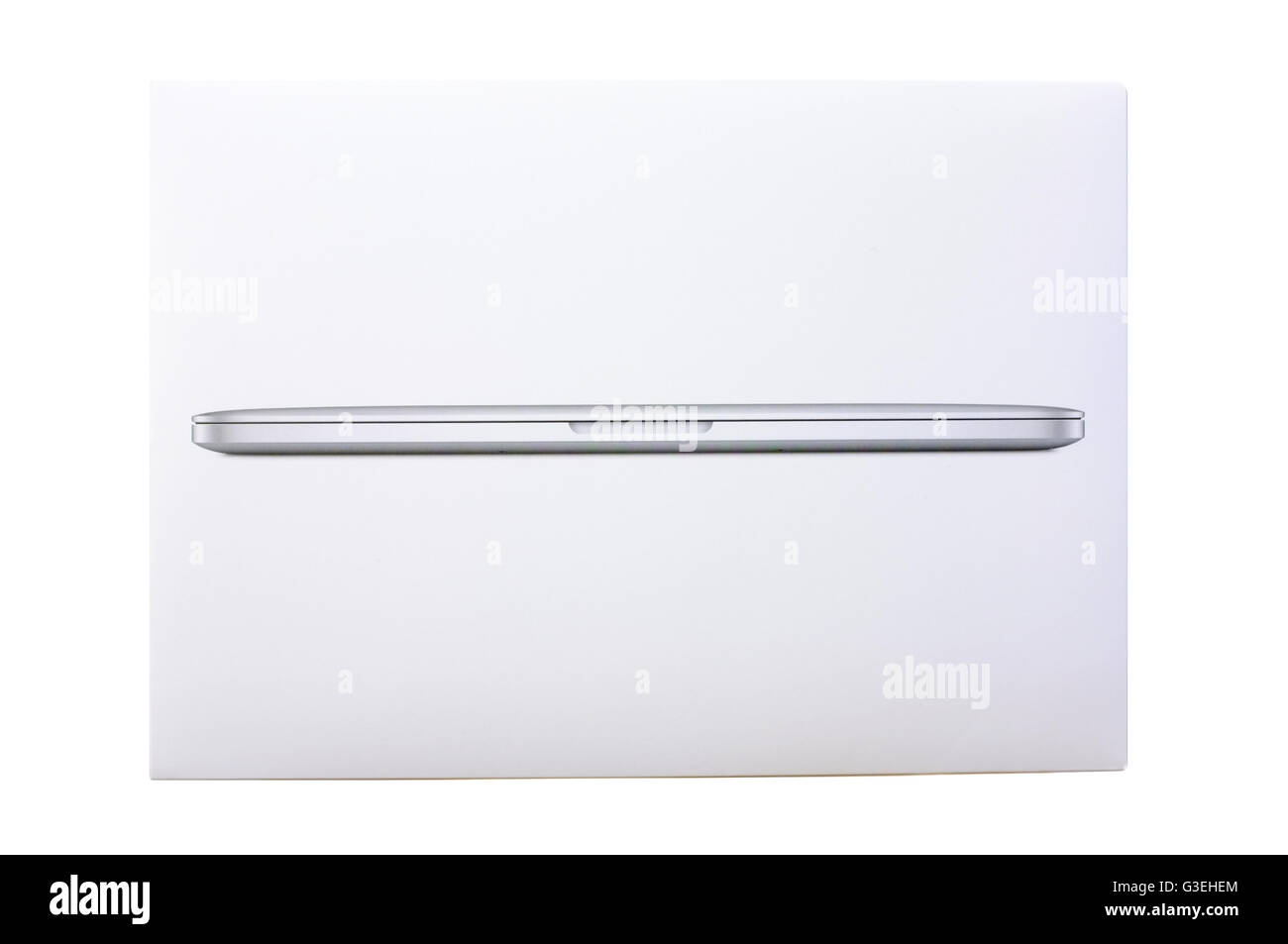 Un MacBook Pro coperti in dollaro canadese note fotografati contro uno sfondo bianco. Foto Stock