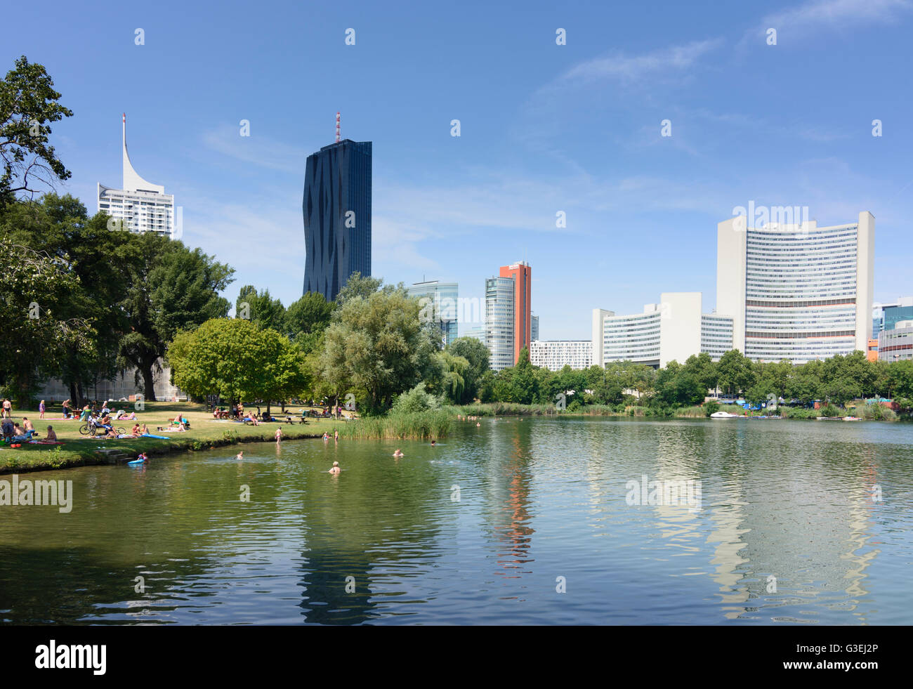 Pond Kaiserwasser, highrise Neue Donau , DC Tower 1, il palazzo delle Nazioni Unite (da sinistra a destra), Austria, Wien, 22., Wien, Vienna Foto Stock